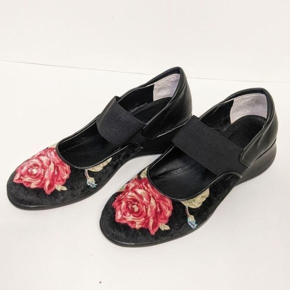 Velvet Floral Slip On Style Sporty Shoes Sz 7
